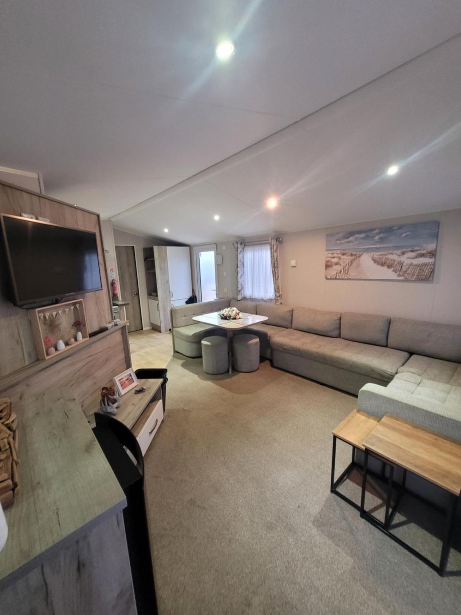 A22 Unity Unity Brean Sleeps 8 People 3 Bedrooms 1 Pet Free *